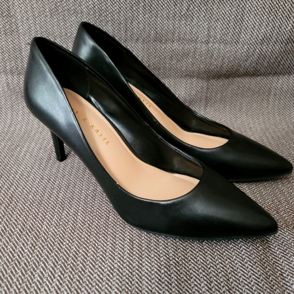 NWOB Kelly & Katie black high heels